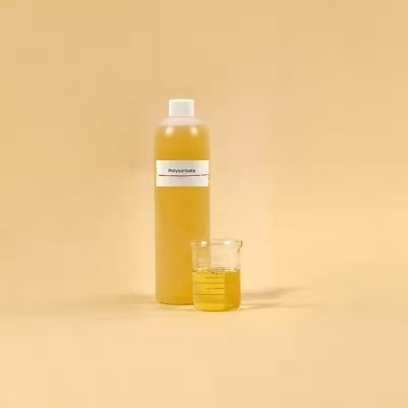 Bouteille de liquide jaune