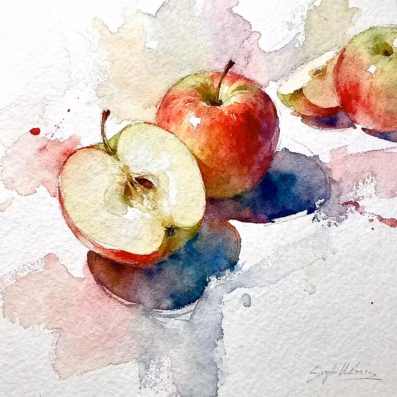 Une pomme rouge entière à côté d'une demi-pomme