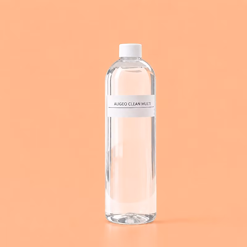 Liquide clair dans un flacon transparent